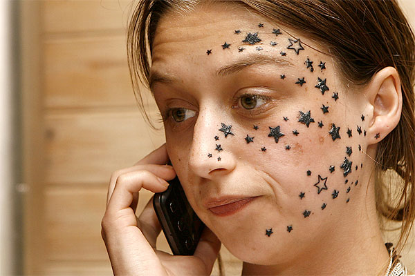 Teen Kimberly Vlaminck with 56 star tattoos on her face …
