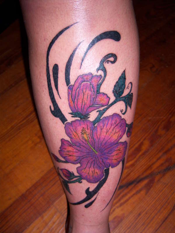 Tropical flower tattoos are often combined with a Hawaiian band and are 
