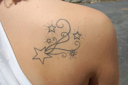 star tattoos on hips. Right on the center of the back of her neck there's a 